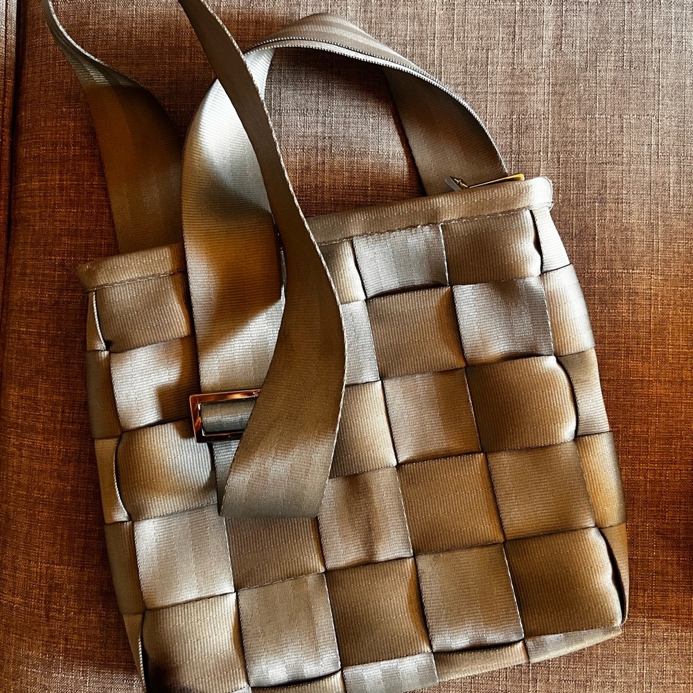 Harvey’s crossbody seatbelt bag Gray